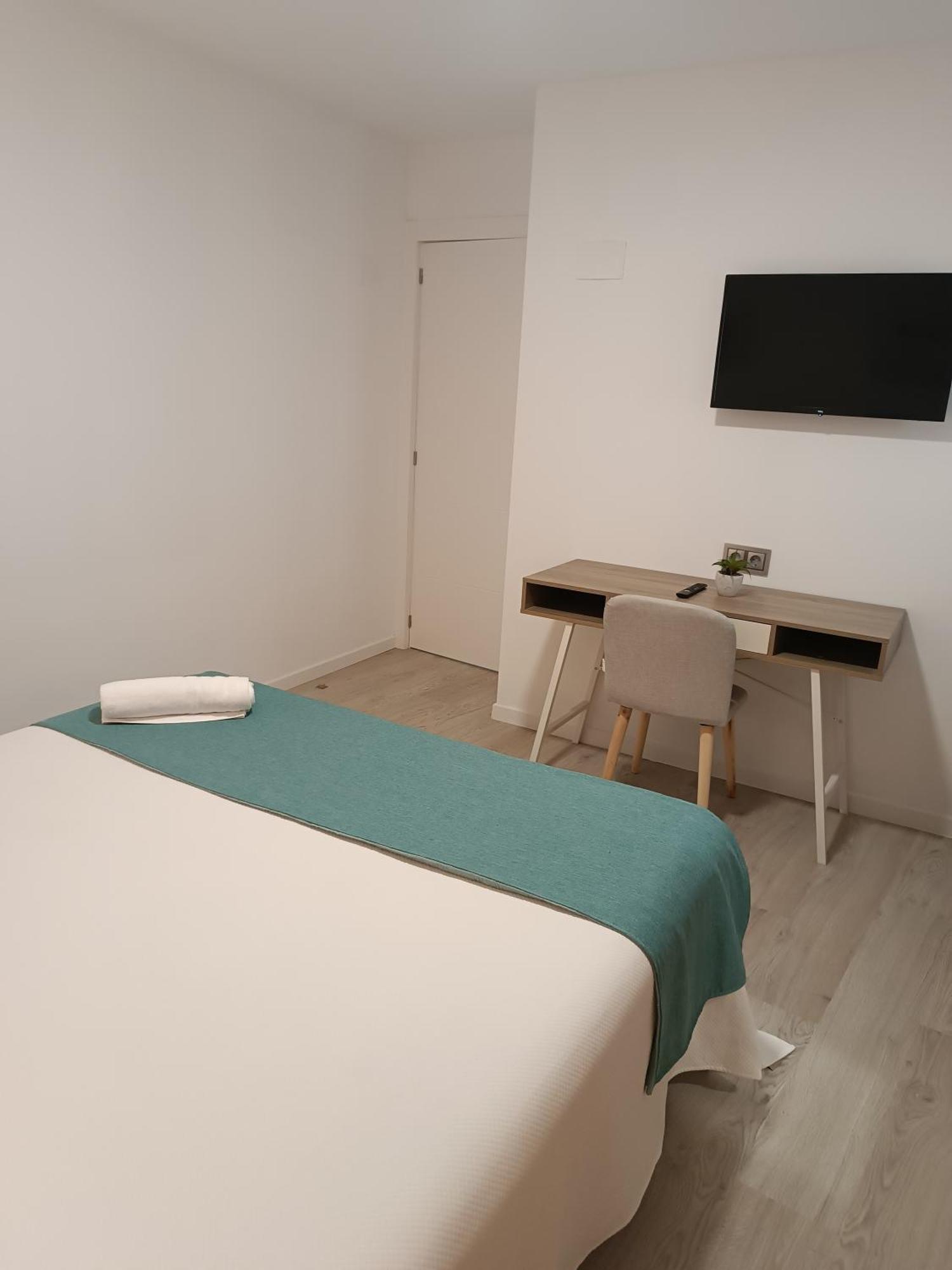 Apartamentos Turisticos Avila Puerta Del Puente 1-3 Екстер'єр фото