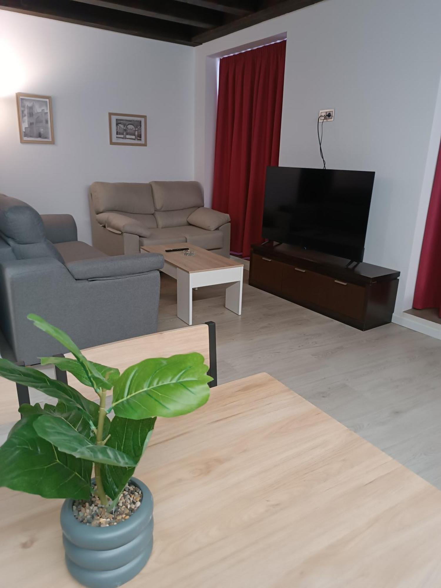 Apartamentos Turisticos Avila Puerta Del Puente 1-3 Екстер'єр фото
