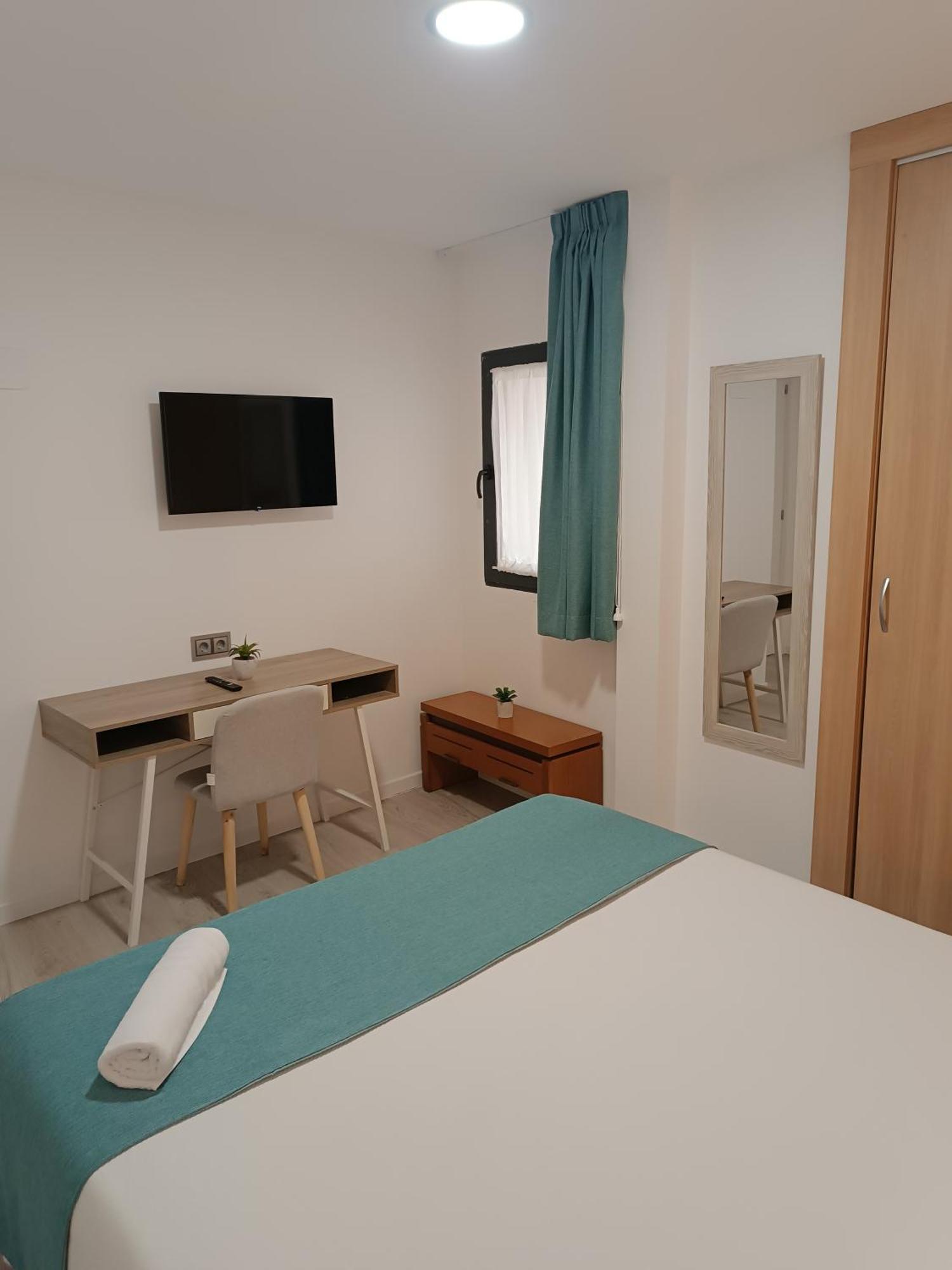 Apartamentos Turisticos Avila Puerta Del Puente 1-3 Екстер'єр фото