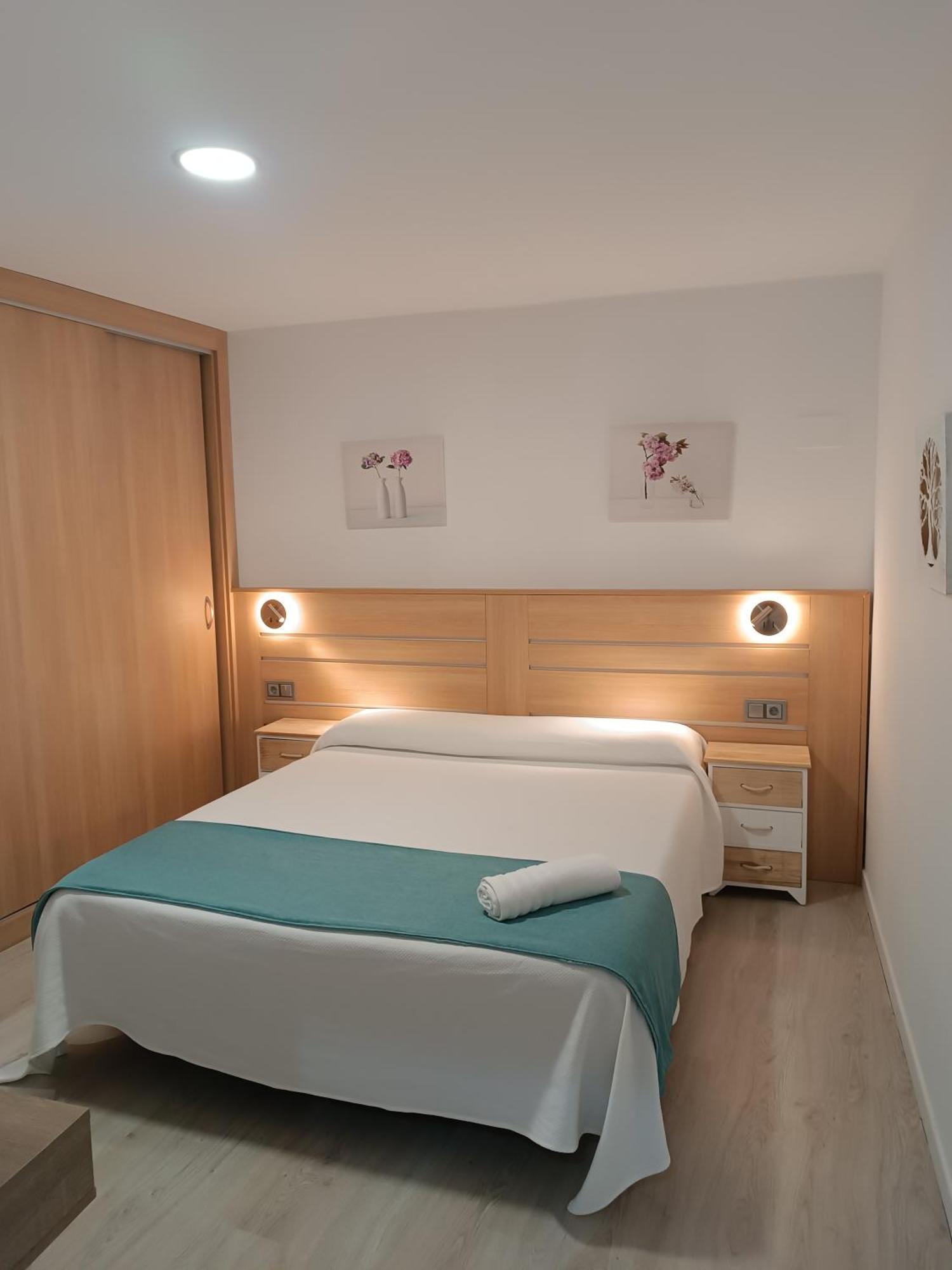 Apartamentos Turisticos Avila Puerta Del Puente 1-3 Екстер'єр фото