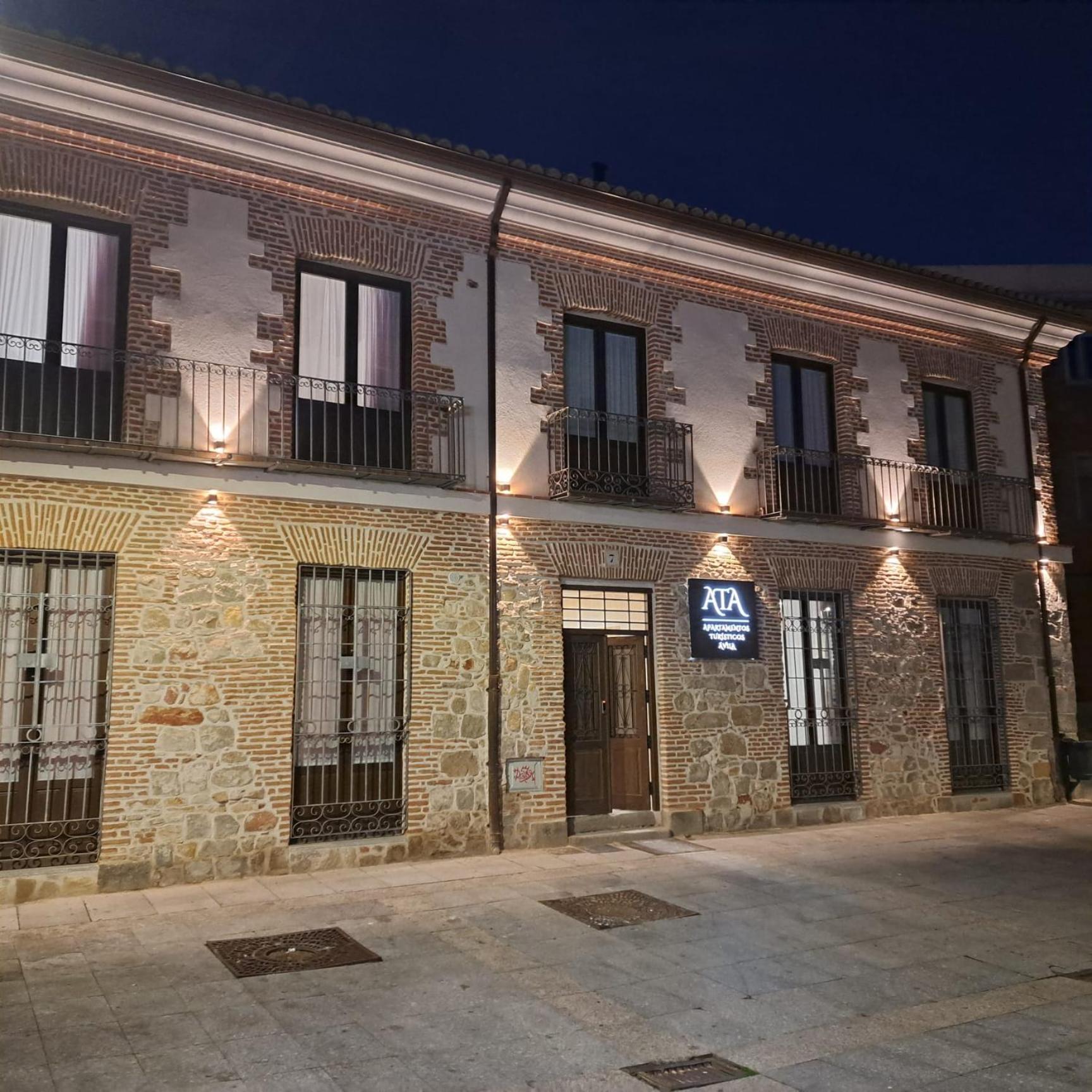 Apartamentos Turisticos Avila Puerta Del Puente 1-3 Екстер'єр фото